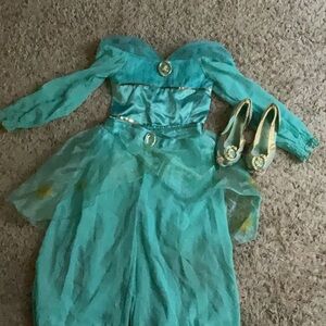 Princess JASMINE 2 PC Deluxe dress COSTUME size 5/6 +PLUS wig & Shoes 9/10
